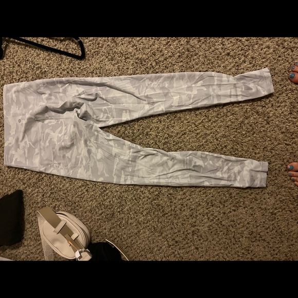 NEVER BEEN WORN LULULEMON Align Camo Leggings Size 8 - Picture 3 of 4